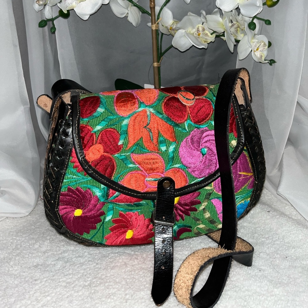 💐 Beautiful Hand Crafted Handbag  💐